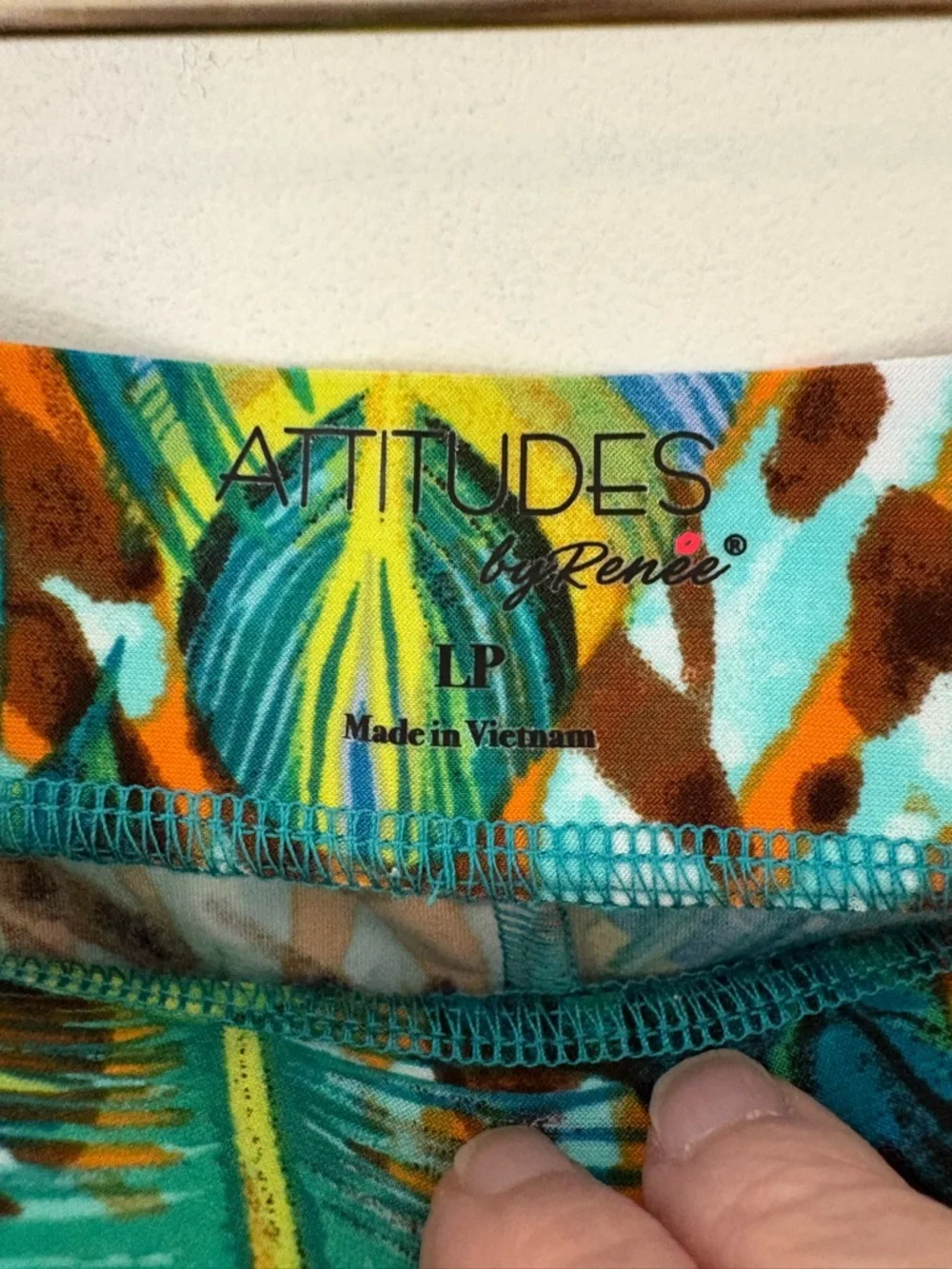 Attitudes by Renee Tropical Jersey Knit Two Piece Set. Size LP. - Picture 8 of 16